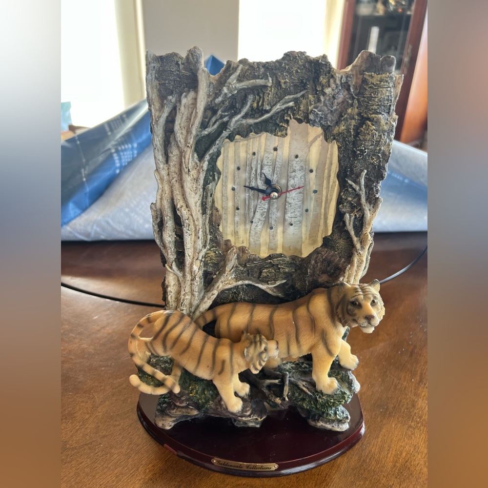 Goldenvale Collections Tiger Family Figurine/Clock